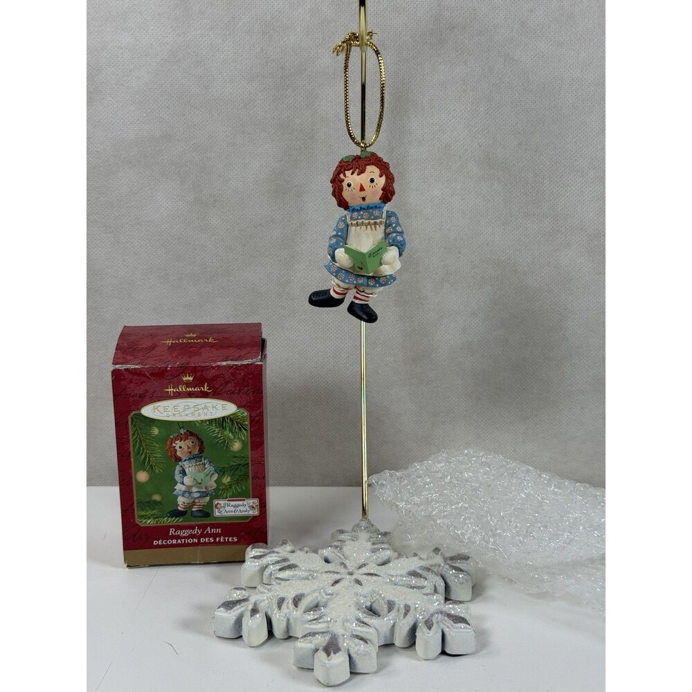 Hallmark Keepsake Ornament 2001 Raggedy Ann Caroling Green Songbook QX8571 Boxed